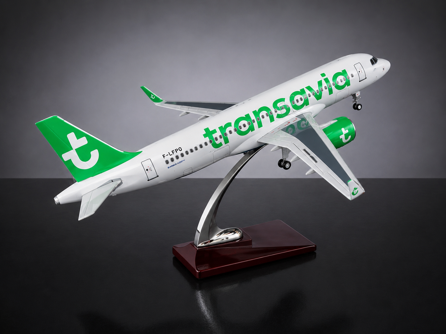 Airbus A320neo Transavia 1:100 37cm en résine avec Led Finition Premium
