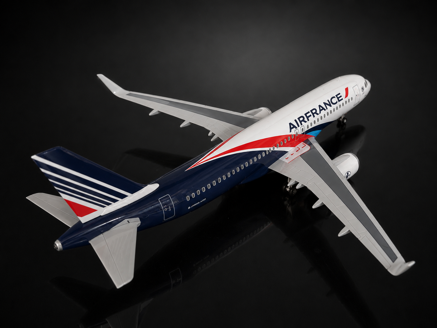 Airbus A320 Air France 🇫🇷 livrée Spéciale - Échelle 1:85 - 47 cm Finition Premium avec Led